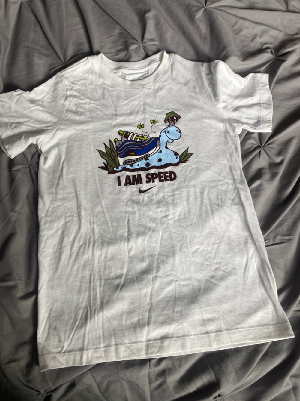 🍄 kids Nike White Tee with Blue and Green Turtle Graphic